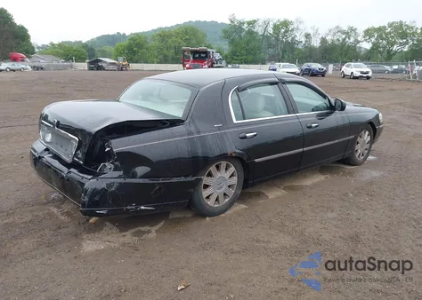 2004 Lincoln Town Car Ultimate from USA, damaged, VIN 1LNHM83W94Y651040